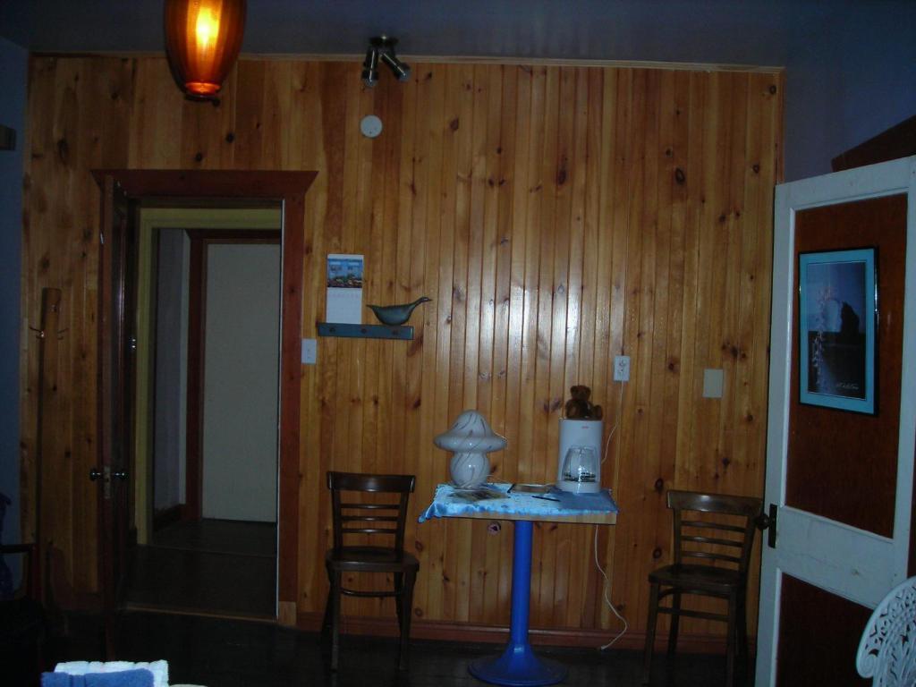 Gite Des Hauteurs Et Cafe De La Place Saint Zenon Ruang foto